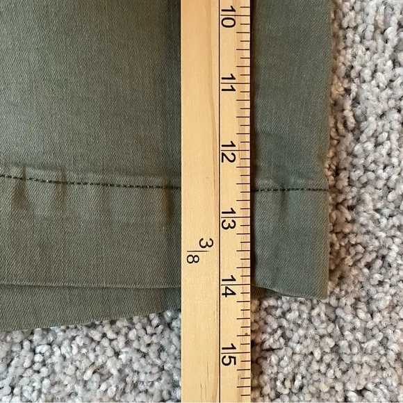 Simply Vera Vera Wang Green Shorts Size 2 Medium Rise Pockets Button Zip Closure - Picture 9 of 10